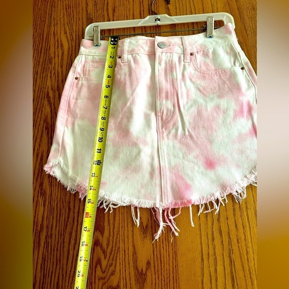 PacSun Tie Dye Pink And White Fringe Mini Jean Skirt Size 26 NWOT - Picture 6 of 9